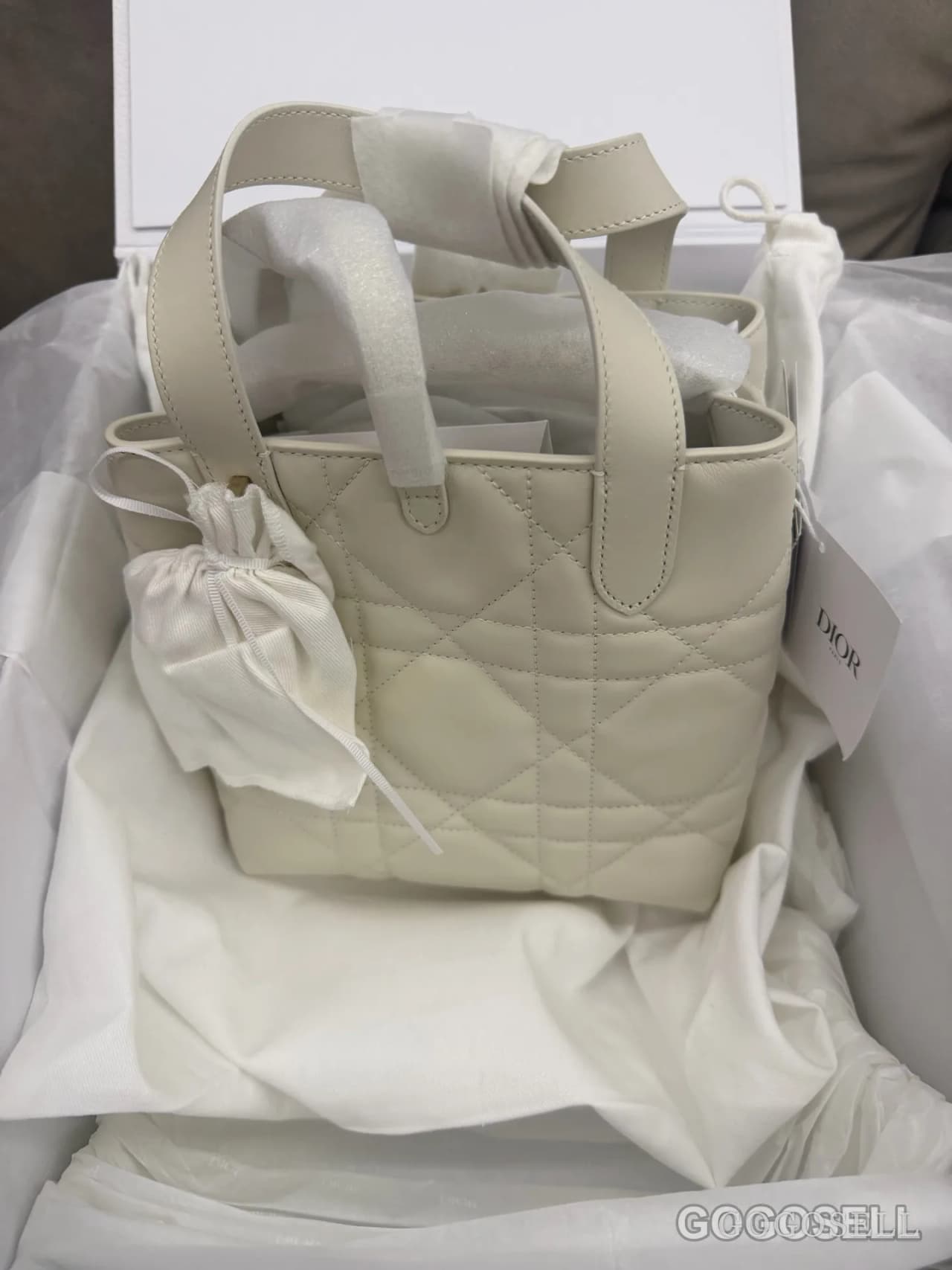 微光的玫瑰金60 的貼文