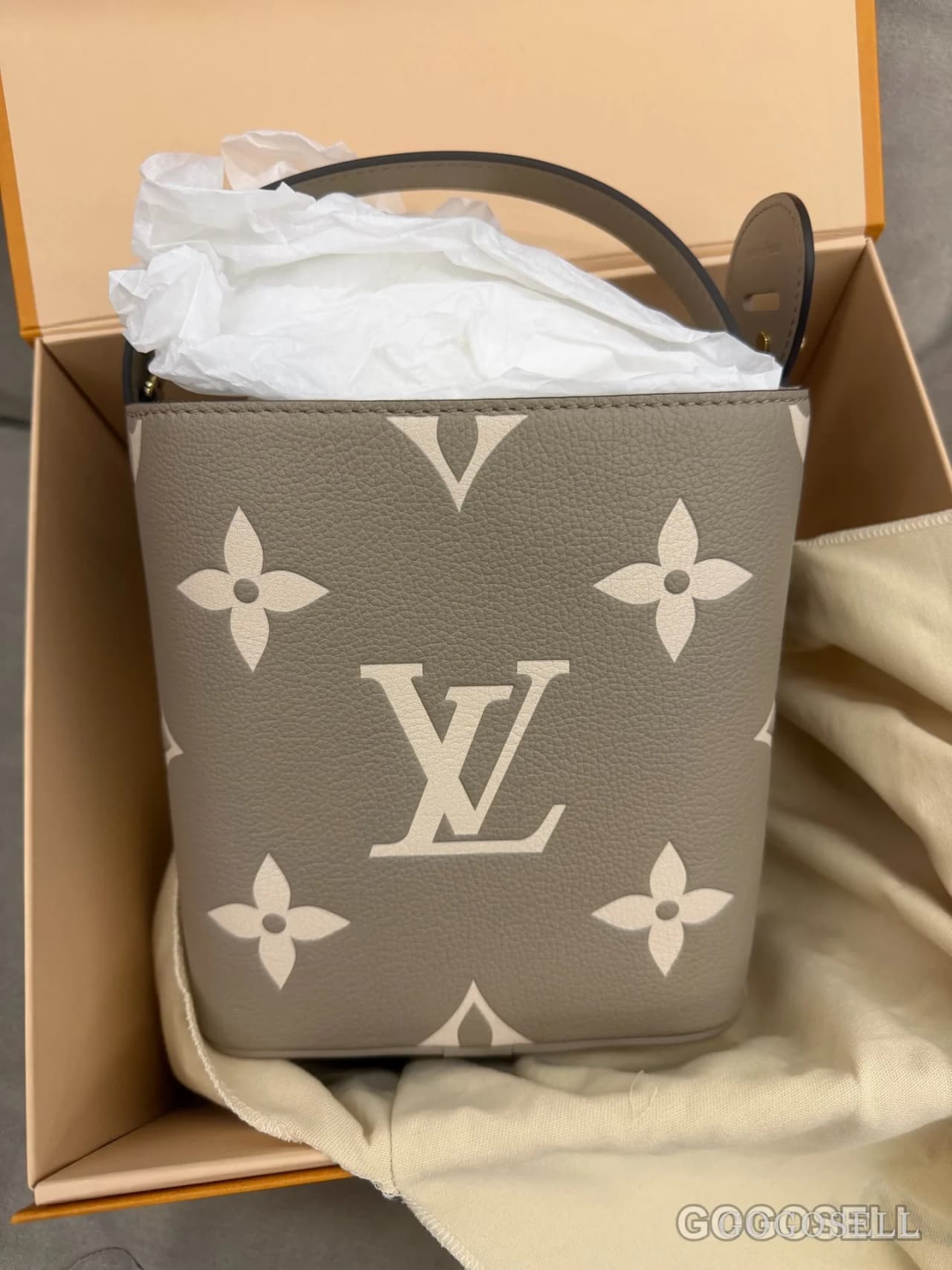 微光的玫瑰金60 的貼文